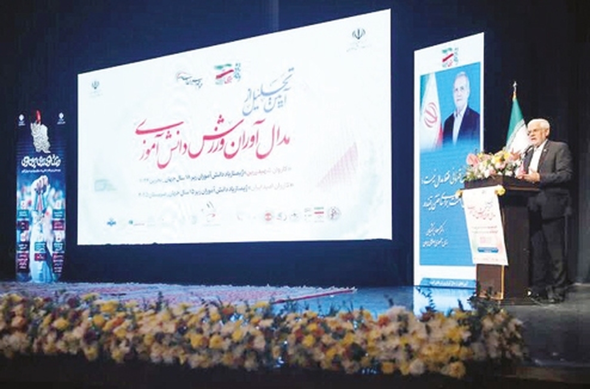 نمي‌توان از بار تربيت دانش‌آموزان شانه خالي كرد