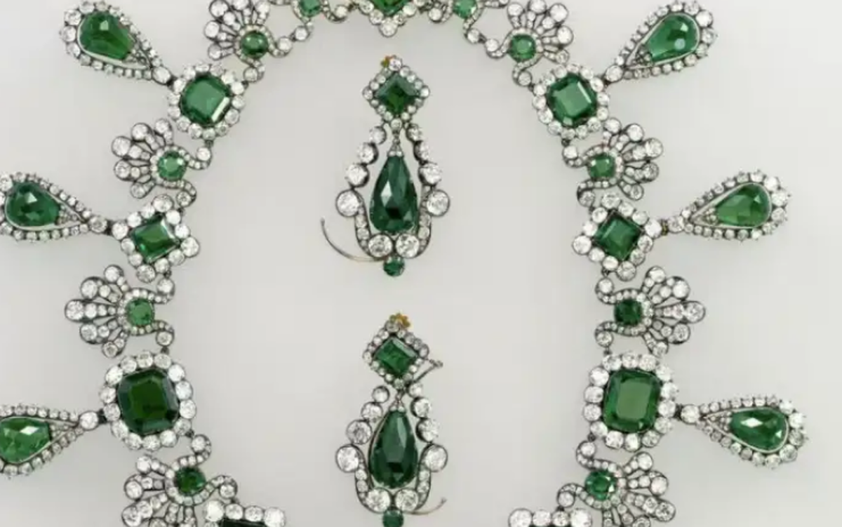 جزئیات جدید سرقت بزرگ از موزه لوور+مالک تلگرام مشتری جدید طلاهای سرقتی