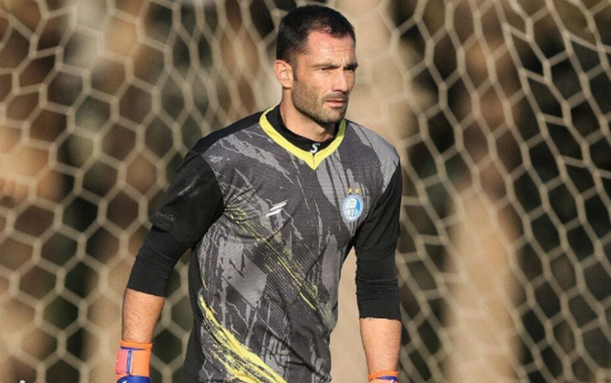 دروازه‌بان استقلال برای دربی انتخاب شد!