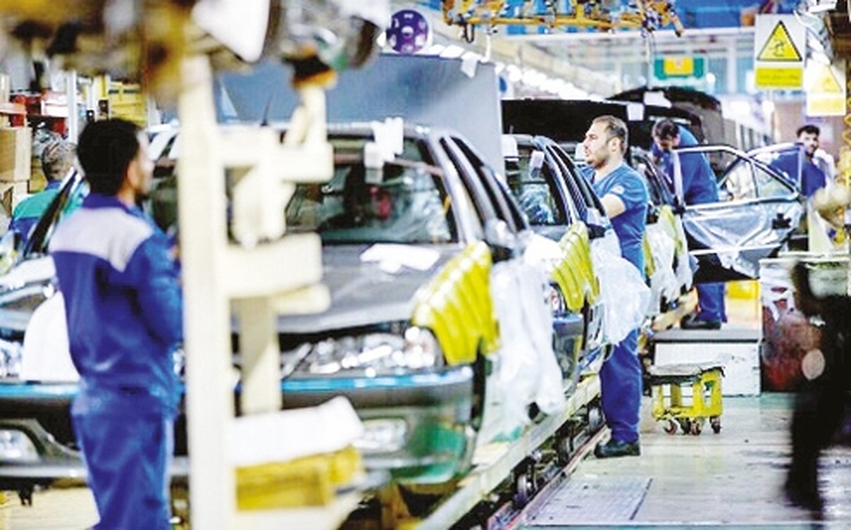 كارنامه خودروسازان با افت توليد