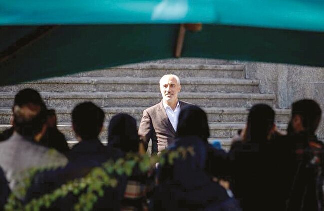 مدیریت اقتصاد ایران در دوران پر التهاب