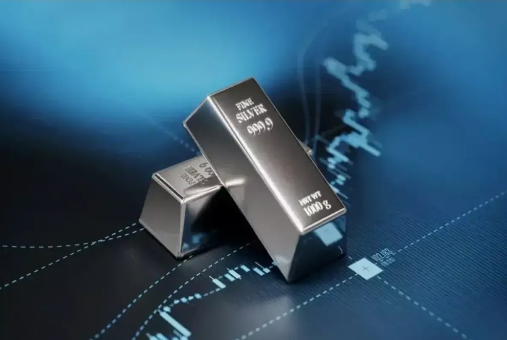 قیمت نقره امروز ۱۷ آبان؛ کاهش در بازار داخلی و اوج‌گیری اونس جهانی