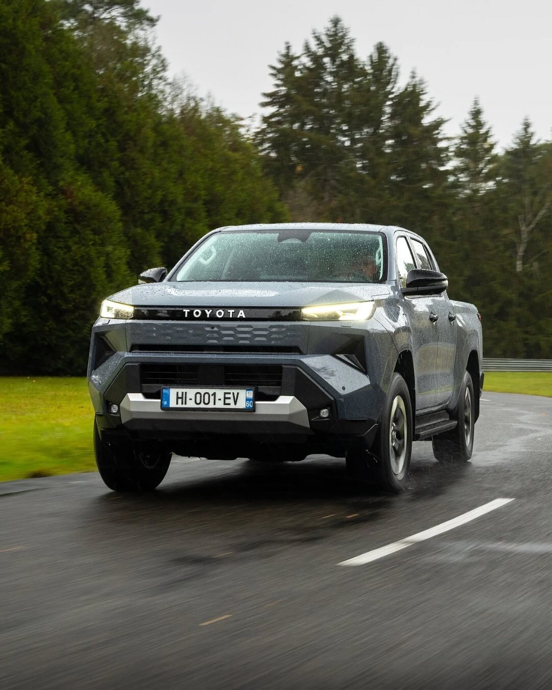 هایلوکس الکتریکی جدید را مشاهده می کنید