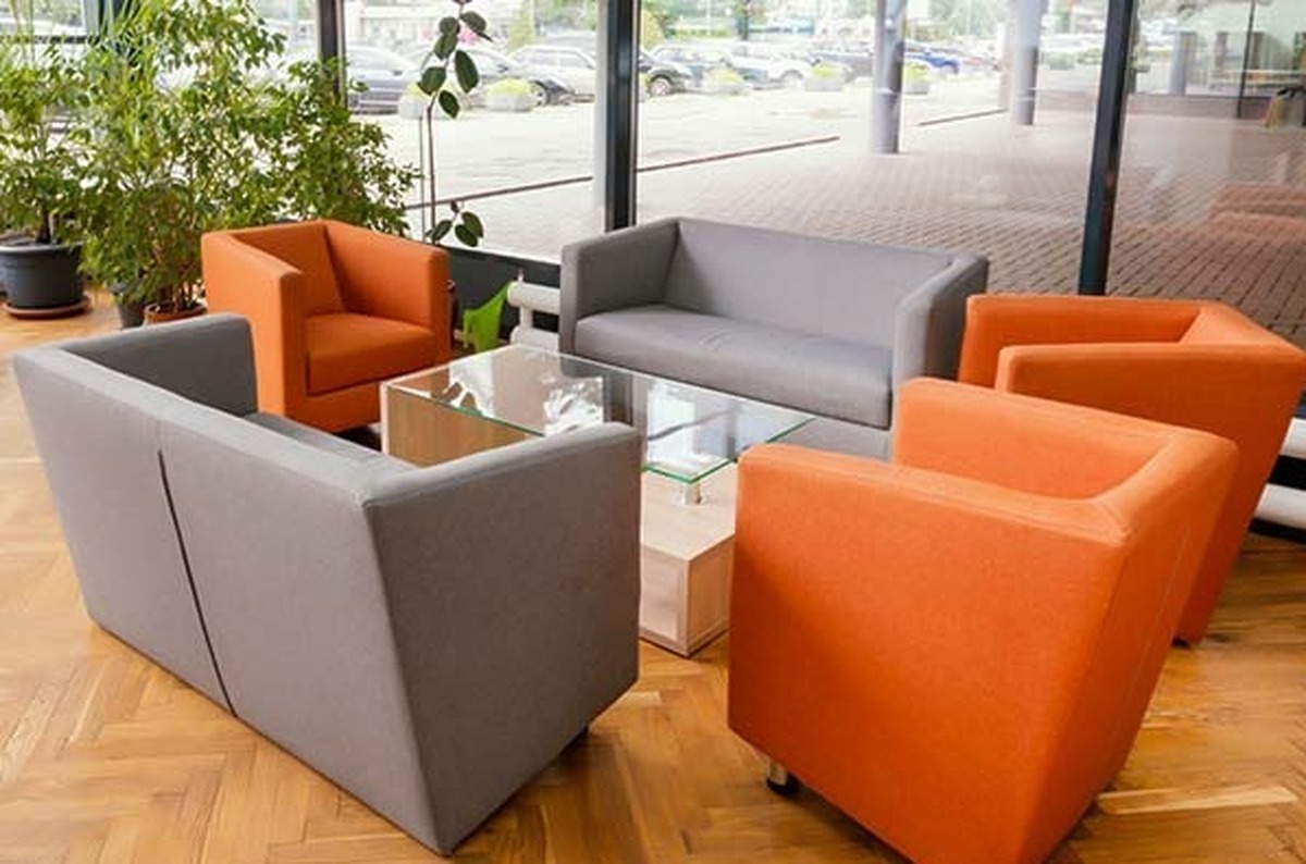 چرا انتخاب مبلمان اداری استاندارد از برندهای ایرانی اهمیت دارد؟