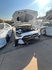 بزرگترین محموله بنز ایران‌خودرو به گمرک رسید