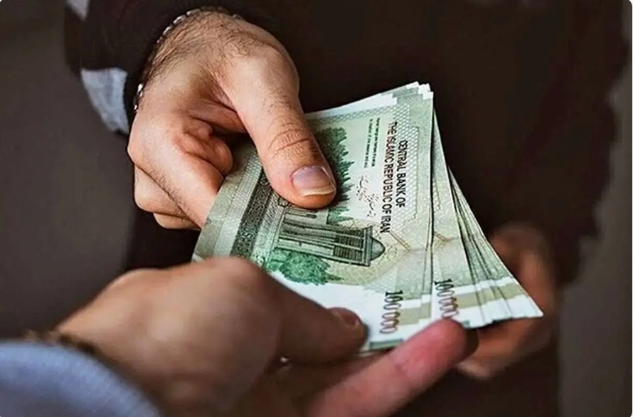 مبلغ عیدی ۱۴۰۵ کارمندان دولت چقدر است؟ / جزییات نحوه محاسبه عیدی ۱۴۰۵ + زمان واریز