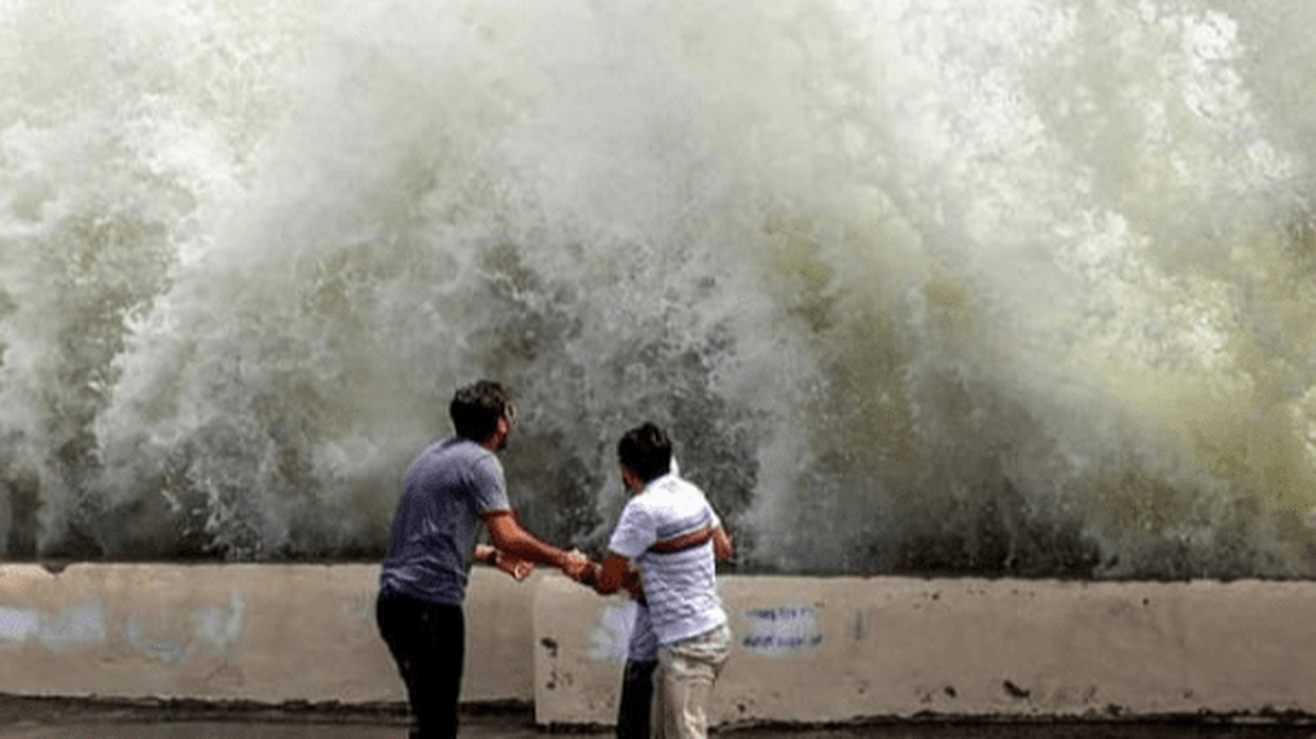 دریا برای گردشگران مازندران ممنوع شد