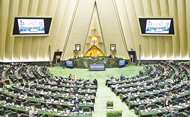 تبيين آزادي‌هاي سياسي و اجتماعي