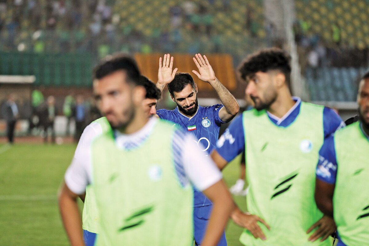 قهرمان توخالی تابستان، صدای آبی‌ها را در آورد