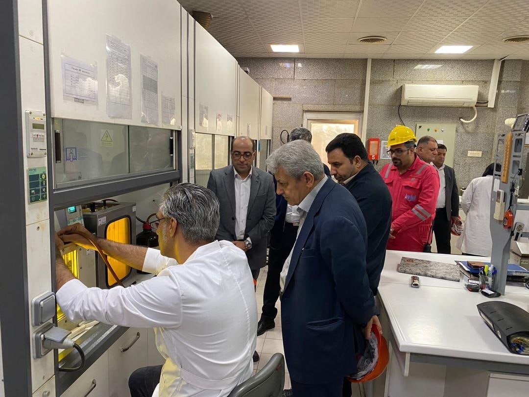بازدید مهندس نجمالدین از پالایشگاه روغنسازی آبادان و پایانه صادراتی بندر امام (ره) بازدید مهندس نجمالدین از پالایشگاه روغنسازی آبادان و پایانه صادراتی بندر امام (ره)