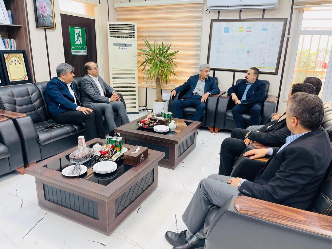 بازدید مهندس نجمالدین از پالایشگاه روغنسازی آبادان و پایانه صادراتی بندر امام (ره) بازدید مهندس نجمالدین از پالایشگاه روغنسازی آبادان و پایانه صادراتی بندر امام (ره)