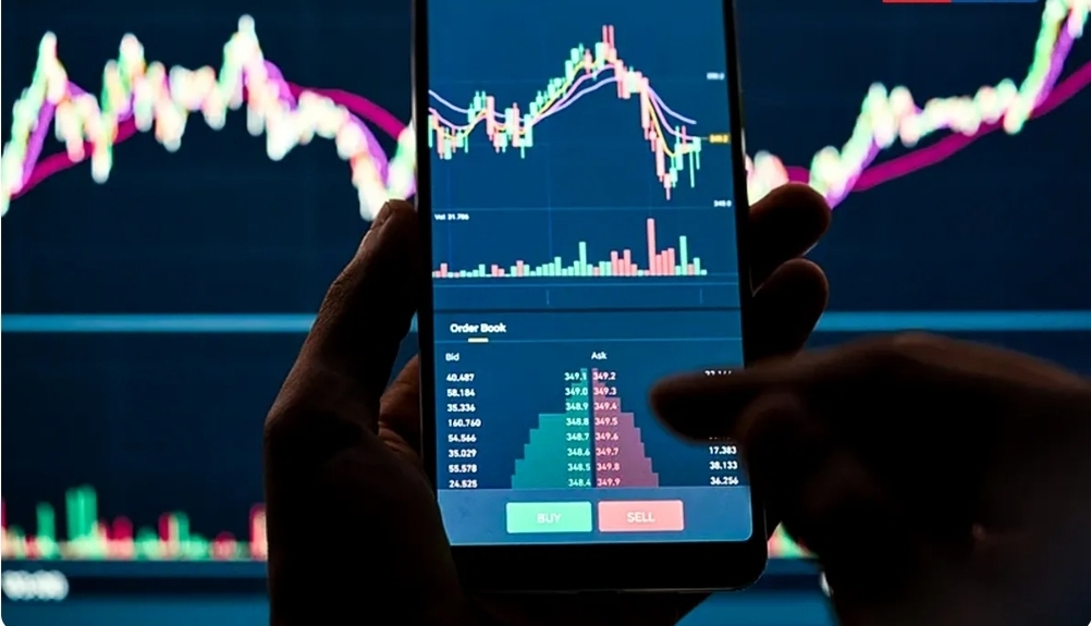 پیش‌ بینی بورس چهارشنبه 12 آذر 1404 / شاخص کل به ارتفاع 3.4 میلیون واحدی می‌رسد؟