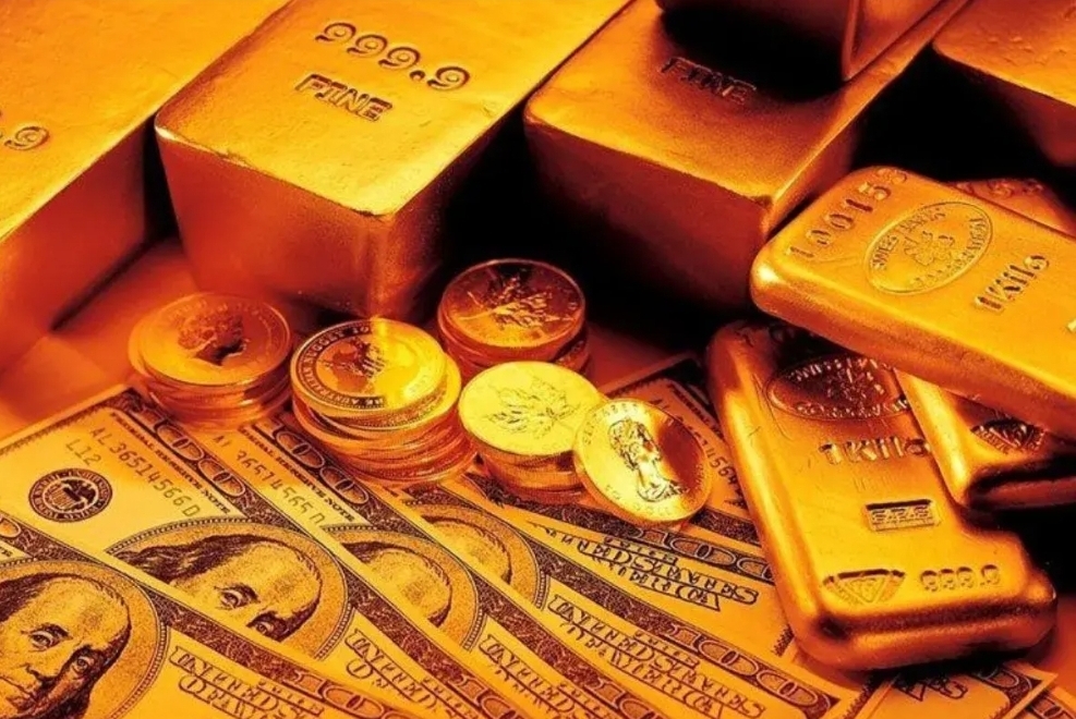 پیش بینی قیمت طلا و سکه پنجشنبه ۱۳ آذر ۱۴۰۴ / بازار طلا مقاومتهای جدید را فتح میکند؟ + جدول