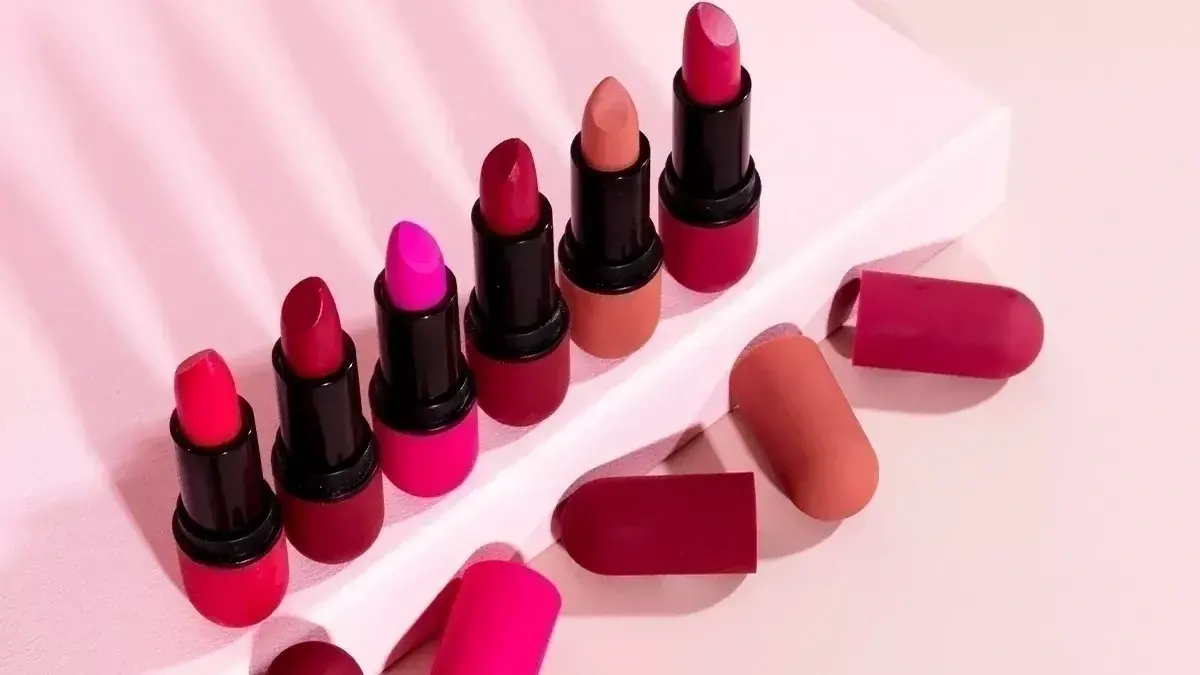 فهرست رژلب‌های بدون مجوز منتشر شد