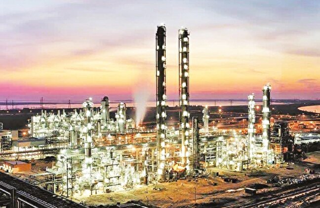 چگونه پتروشيمي‌ها به موتور پنهان اقتصاد تبديل شد؟
