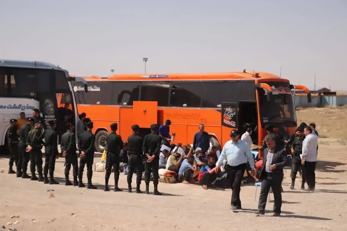 ایران ۲۹۲ افغانستانی را از زندان آزاد کرد