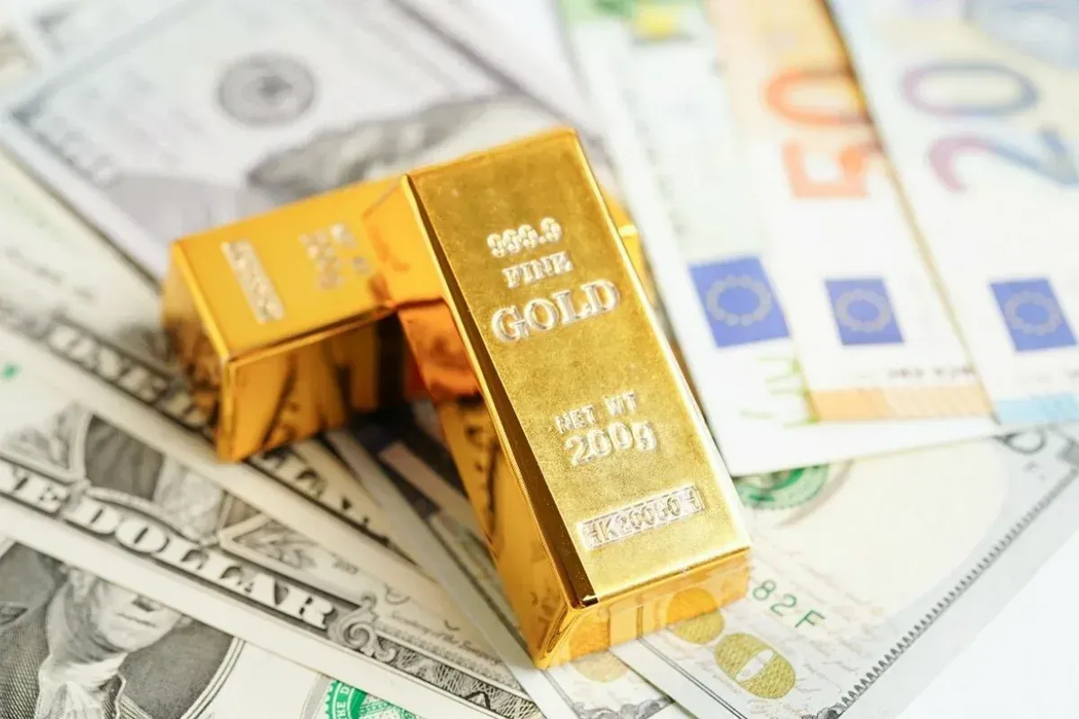 قیمت طلا جهانی امروز 1405/1/1/طلا همچنان می‌ریزد