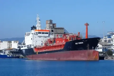 تانکر ترکرز: یک ابر نفتکش VLCC حامل ۲ میلیون بشکه نفت، همچنان در ایران است و هنوز حرکت نکرده