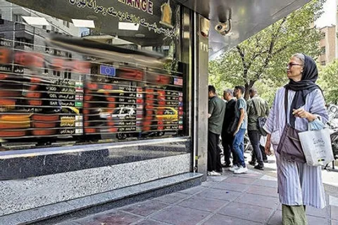 بررسی بازار طلا، سکه و ارز در هفته اول مهرماه/ قیمت طلا و دلار راهشان را جدا کردند؟