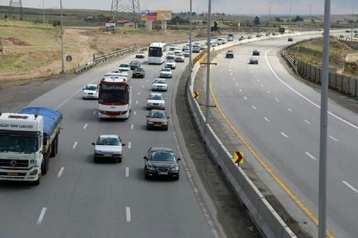 ترافیک خودرویی در کندوان و هراز سنگین است