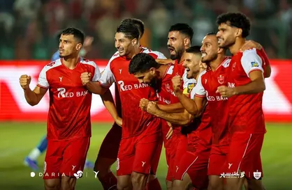 پرسپولیس با ۴ گل از سد استقلال خوزستان گذشت، صدرنشینی سرخ پوشان