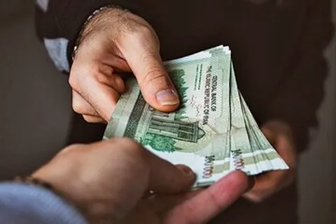 حداقل حقوق کارگران در سال ۱۴۰۴ چقدر شد؟ + جدول