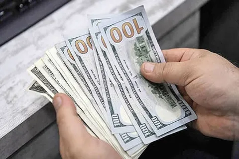 آغاز ریزش قیمت دلار در بازار آزاد