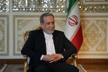 عراقچی: با آمریکا در تبادل پیام هستیم / پایان بن‌بست یا آغاز تنش جدید؟