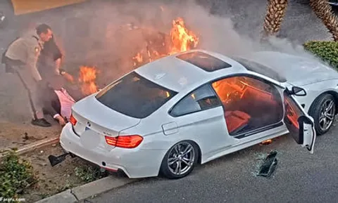 ببینید| نجات لحظه‌ آخری راننده BMW پیش از سوختن در آتش