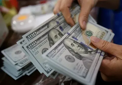 چرا قیمت دلار افزایش یافت؟/ ۳ عامل پشت پرده رکوردشکنی دلار