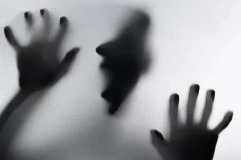 جریمه ۴۰ میلیاردی بخاطر تعرض به دو خواهر
